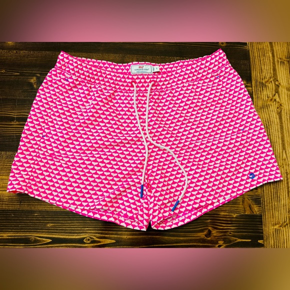 Vineyard Vines Pants - Vineyard Vines Pink Whale‎ Print Performance Shorts